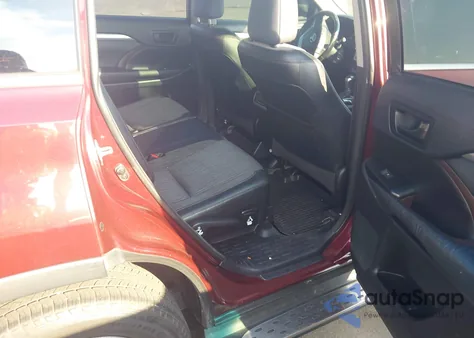 2015 Toyota Highlander Le Plus V6 z USA, uszkodzony, nr VIN 5TDZKRFH7FS049933